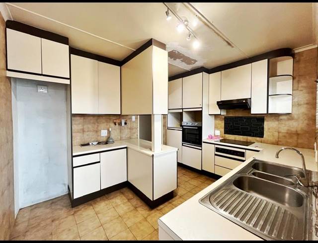 6 BEDROOM HOUSE FOR SALE IN BLAIRGOWRIE